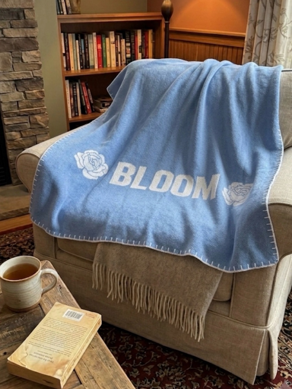 NWT Town Pride 60x60 BLOOM Light with Hydrangeas Knit Throw Blanket - Picture 1 of 7
